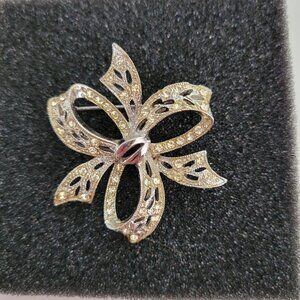 Elegant Vintage Monet Silver-Tone Rhinestone Bow Brooch Pin Jewelry